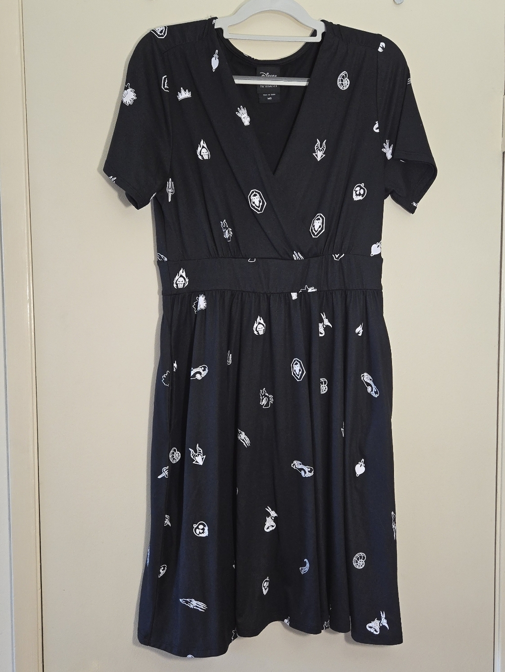 Her Universe Black Short-Sleeve Dress with Disney Villains Motif Size Medium